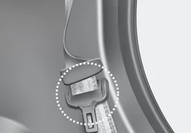 Hinteren Sicherheitsgurt verstauen