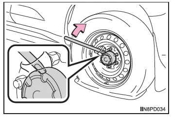 Wenn Sie eine Reifenpanne haben (Fahrzeuge mit Reserverad)