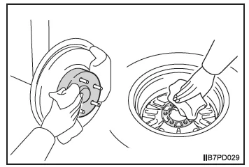 Wenn Sie eine Reifenpanne haben (Fahrzeuge mit Reserverad)