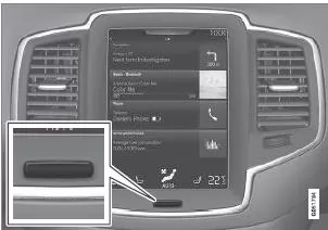 Home-Taste des Displays in der Mittelkonsole