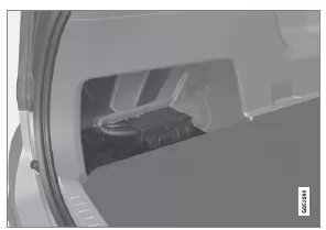 Die Startbatterie befindet sich im Kofferraum