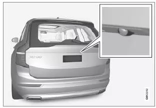 Die nach hinten gerichtete Kamera befindet sich über dem Nummernschild