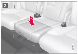 Integriertes Sitzkissen einklappen