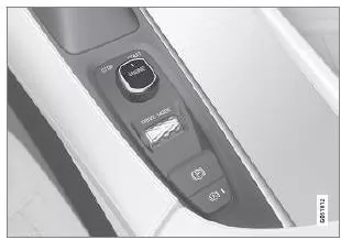 Startschalter auf der Tunnelkonsole