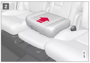 Integriertes Sitzkissen aufklappen