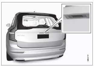 Die gummierte Druckplatte am Griff der Heckklappe dient ausschließlich der Entriegelung